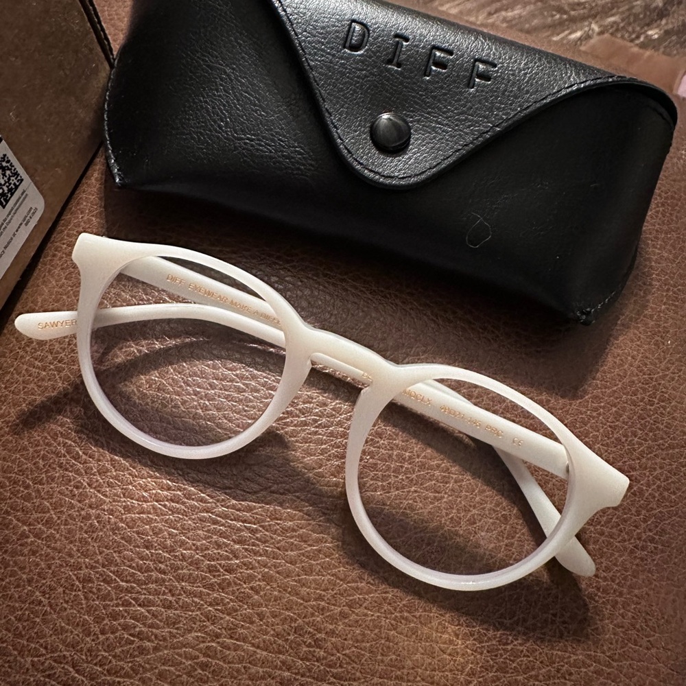 DIFF Sawyer Meringue Round Glasses